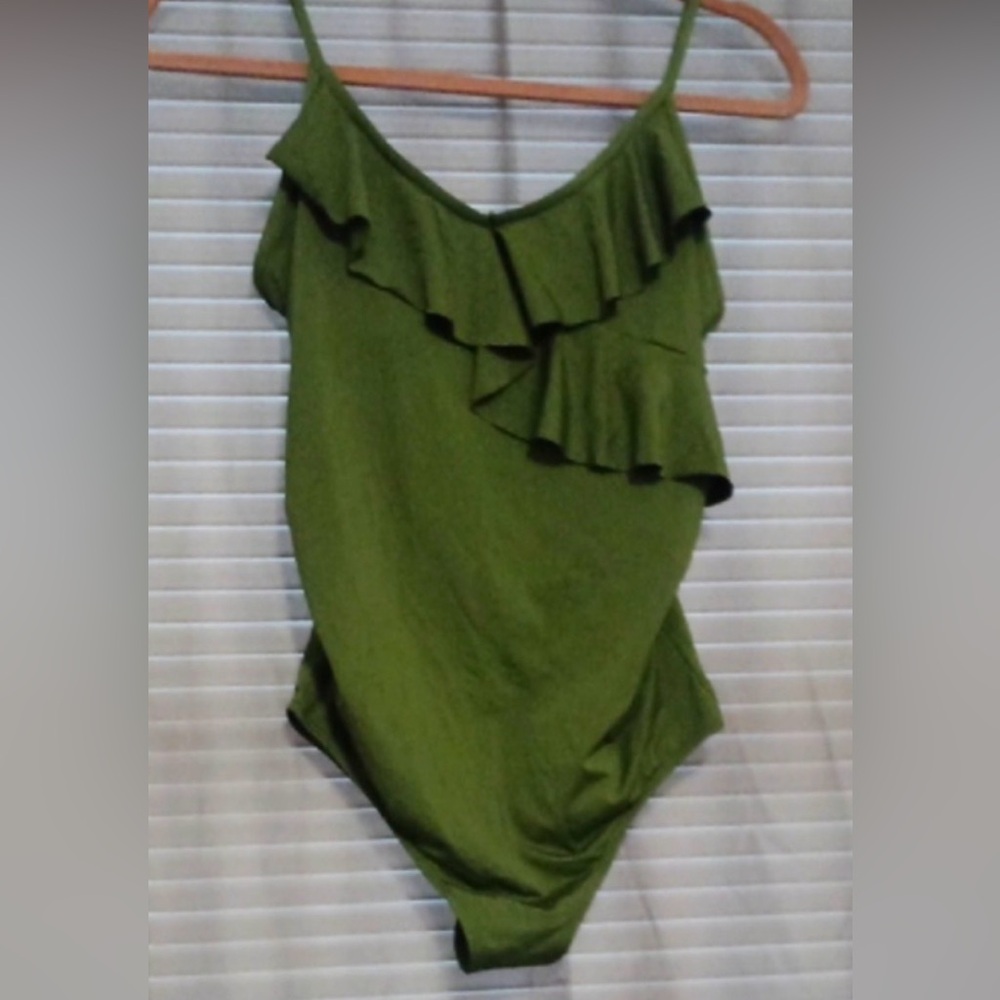 🤰🏖️H&M Olive Green Maternity One Piece Swimsuit Bathing Suit